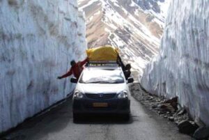 manali to leh taxi service