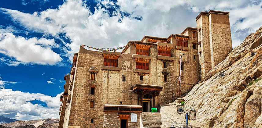 leh taxi service